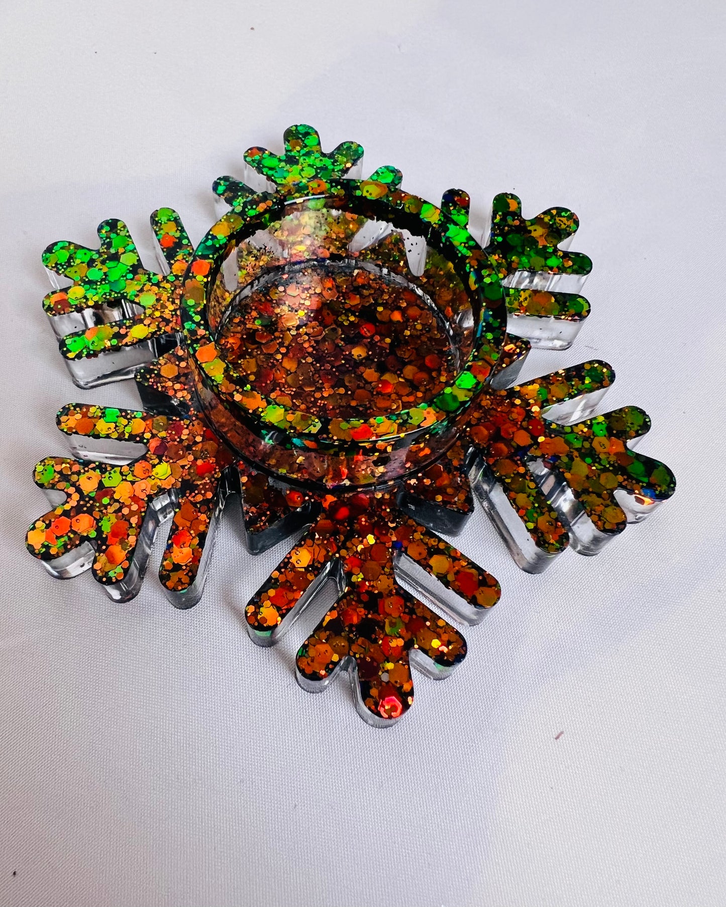 Colour shifting snowflake tea light holder